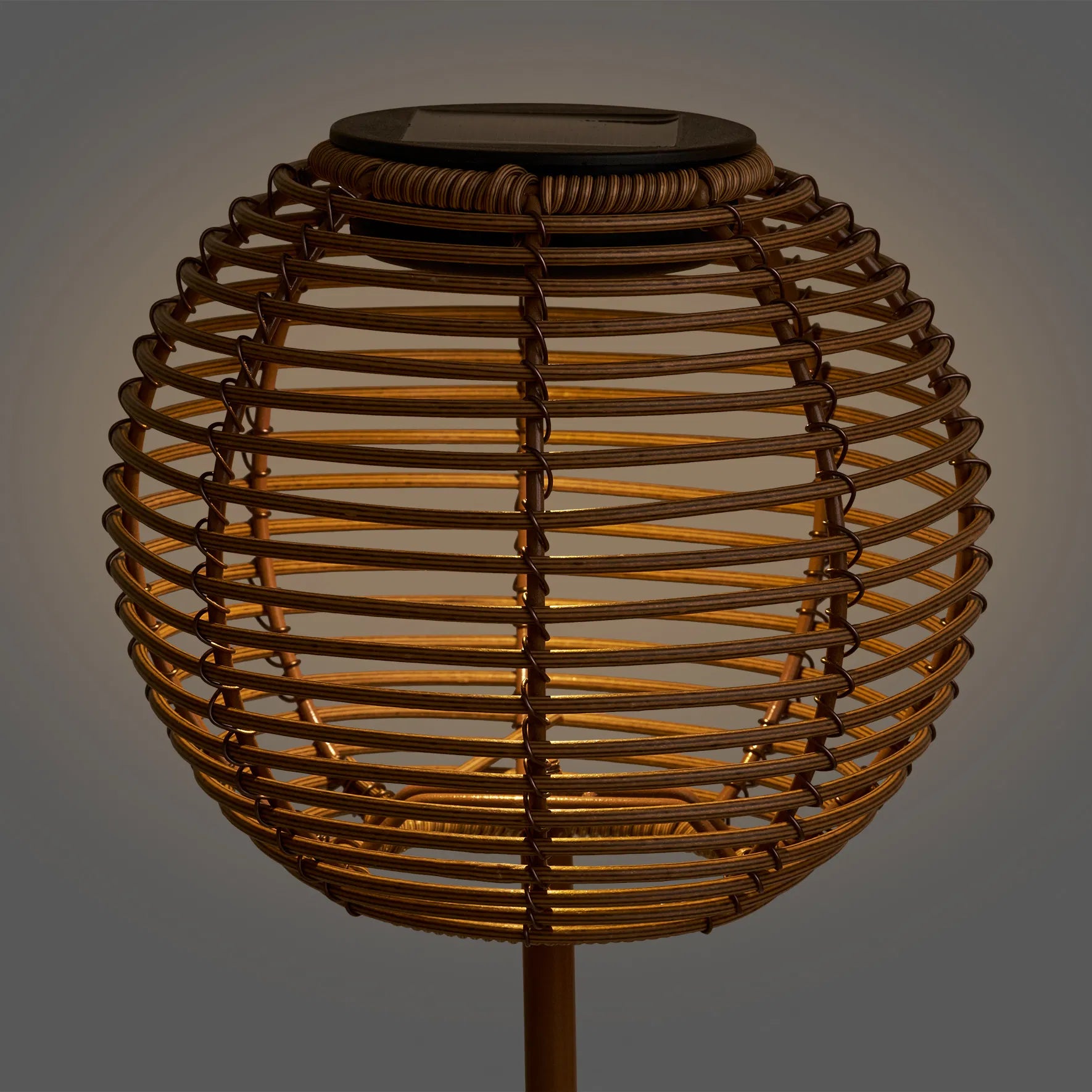 Záhradná solárna lampa „Elmara“ – odolná voči poveternostným vplyvom na balkón a vonkajšie priestory