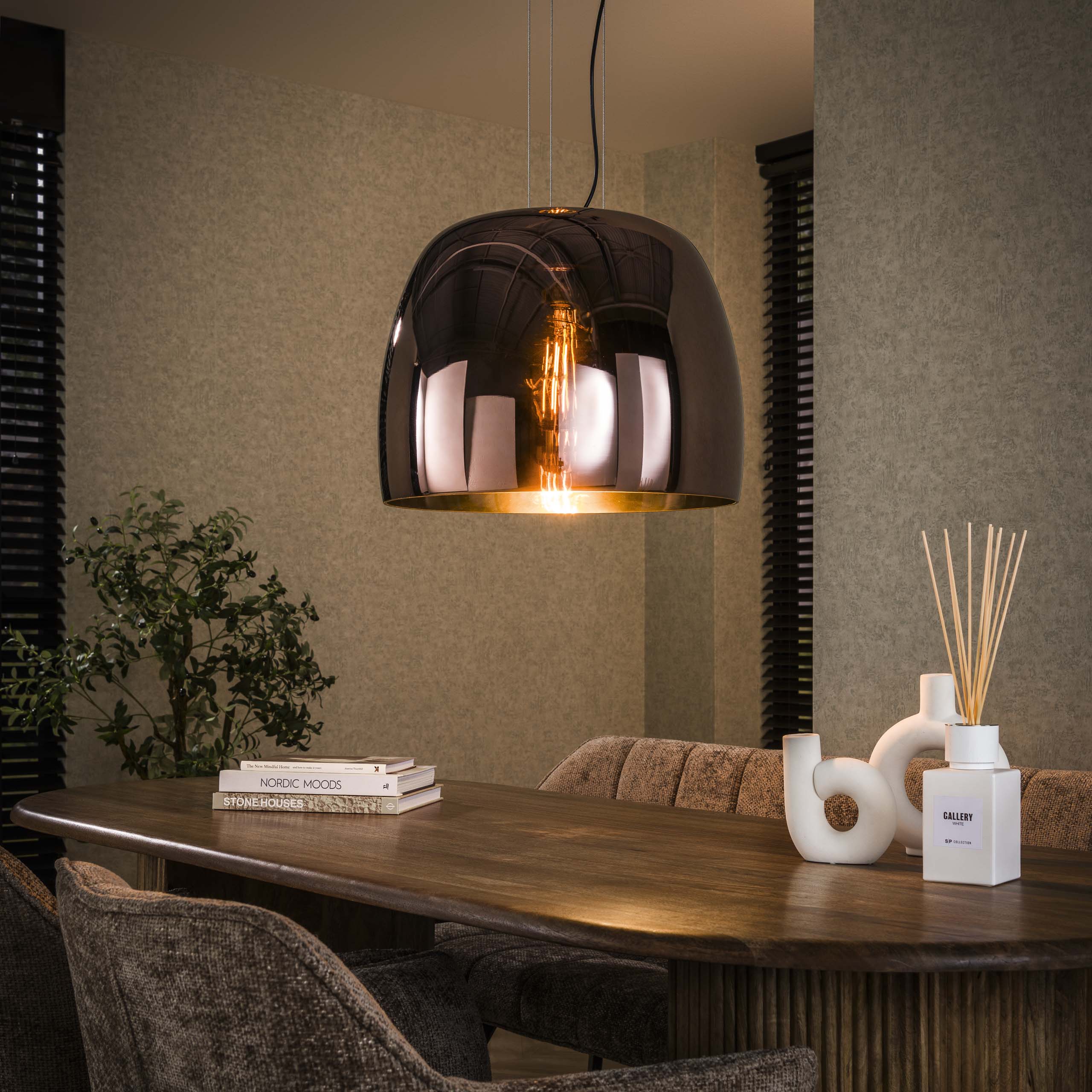 Závesná lampa „Avernis“ – Veľký tienidlo v prevedeniach jantár, meď a chróm