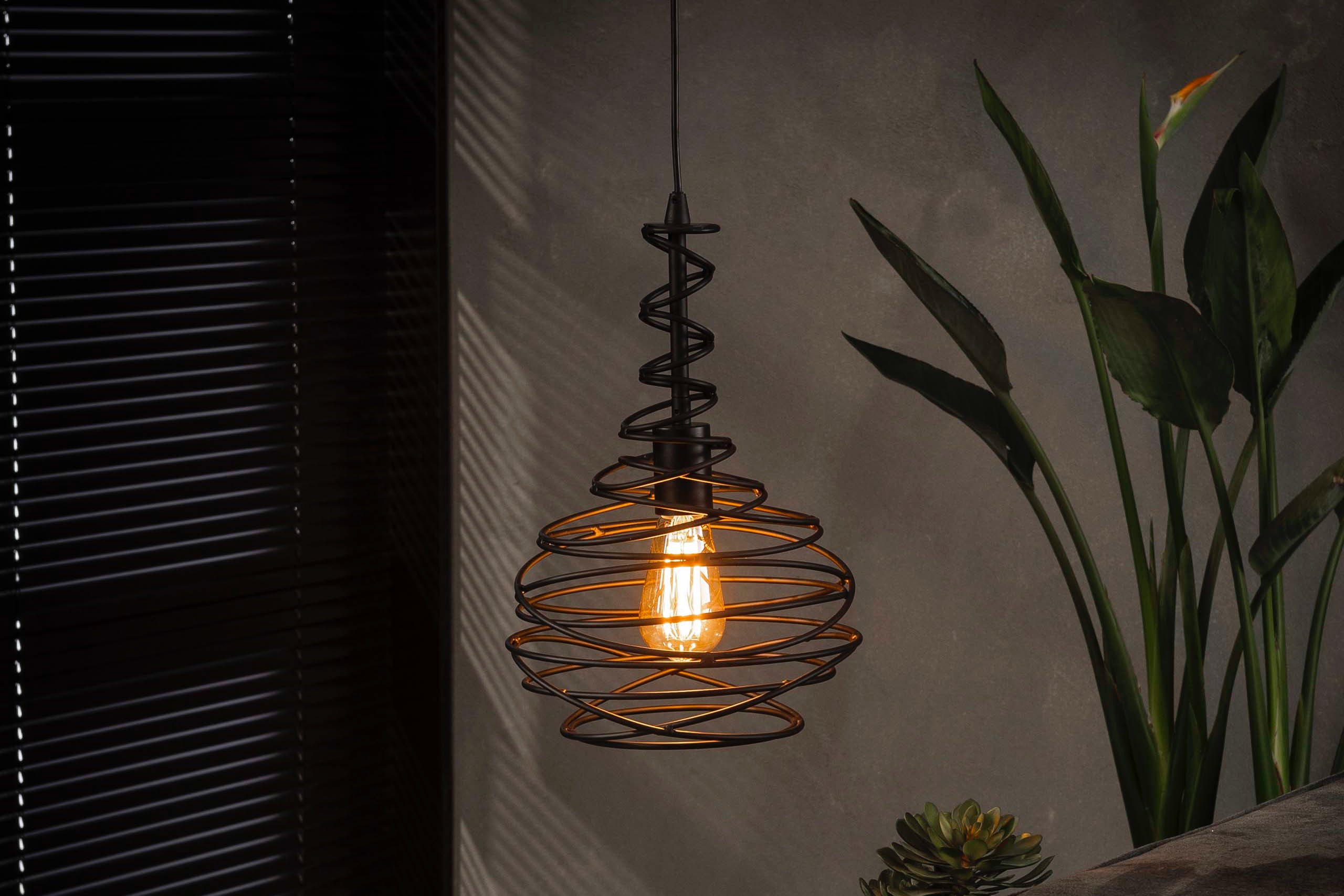 Závesné svietidlo Vireo – Výrazný kovový dizajn v Czarny