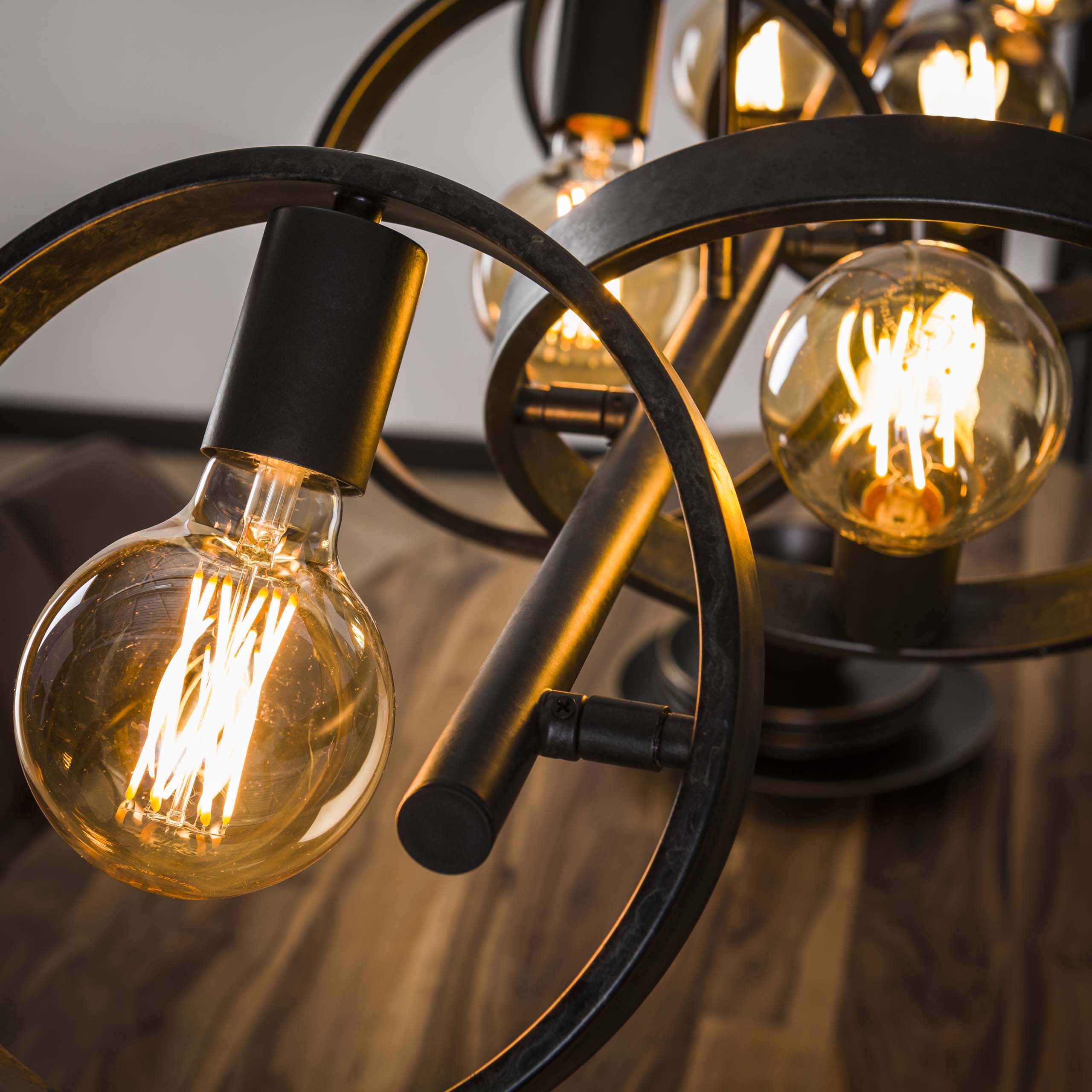 Závesné svietidlo Arkon – kovový rám v antracitovej farbe s industriálnym vzhľadom (6-plameňové)