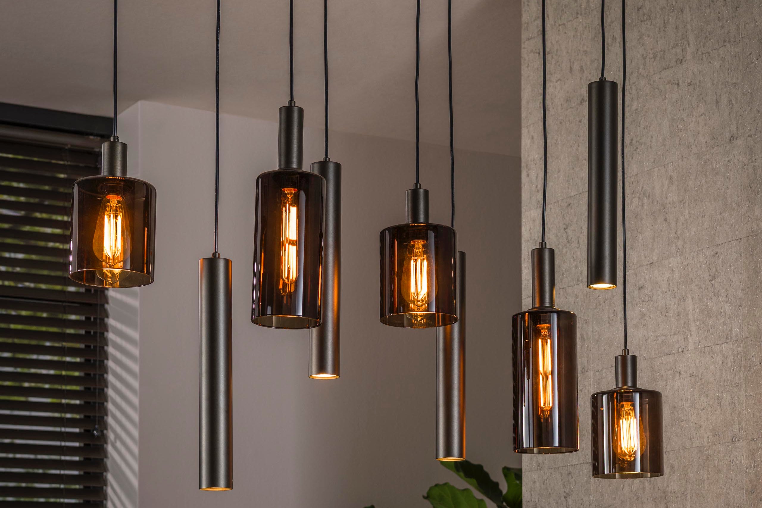 Závesné svietidlo Ayu – zhlukový dizajn v hnedej farbe (9-plamenné)