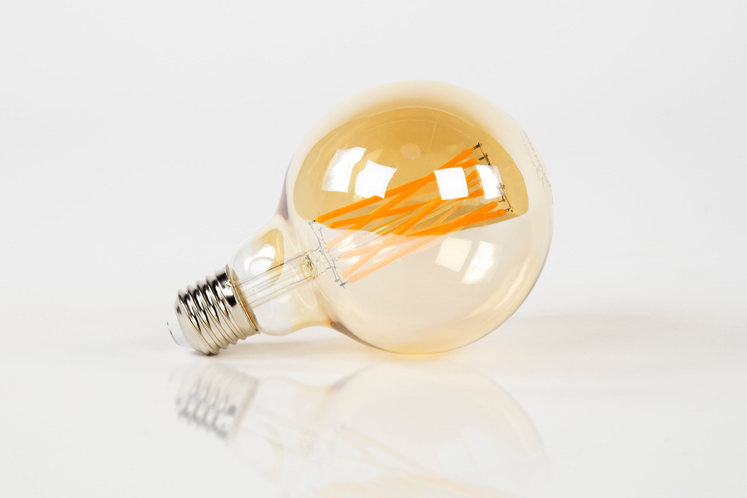 LED-Glühlampe Rara – G95-E27 mit amberfarbenem Glas