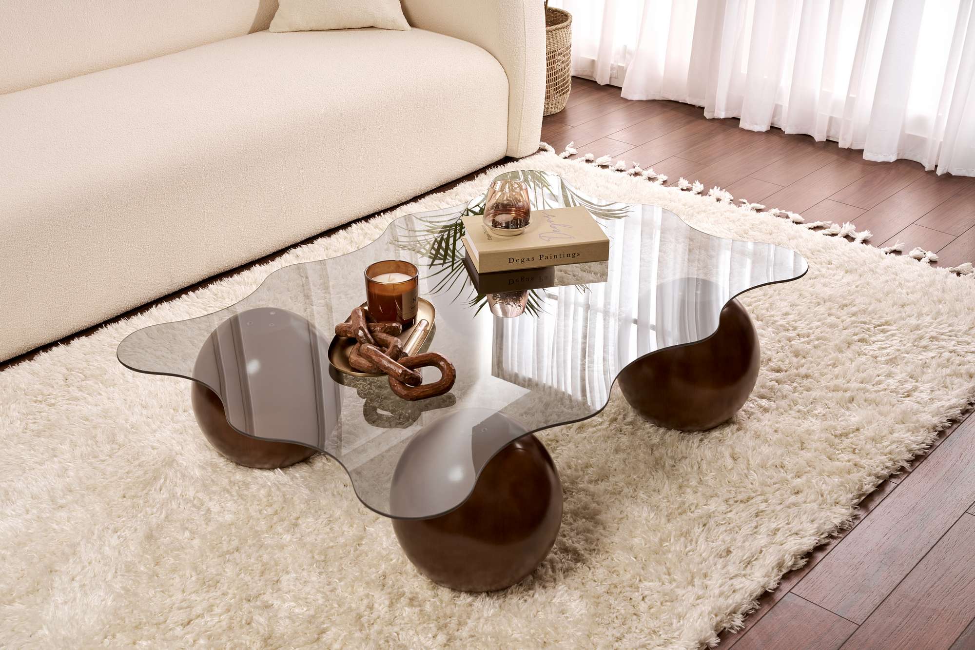 Konferenčný stolík Trevano - tvrdená sklenená doska stola s vlnkovým obrysom