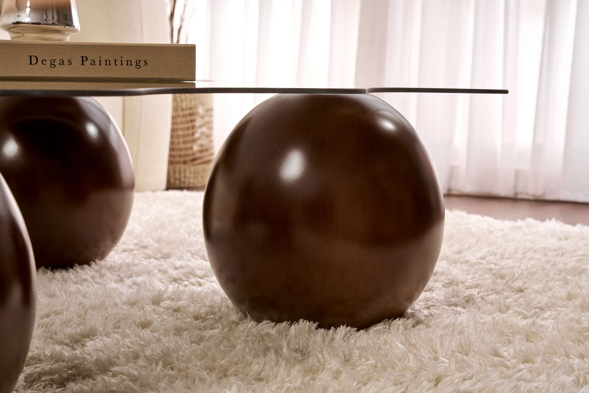 Konferenčný stolík Trevano - tvrdená sklenená doska stola s vlnkovým obrysom