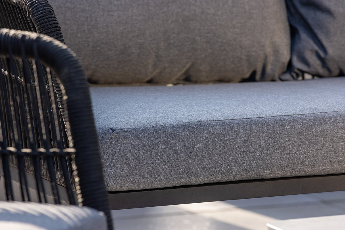 Záhradná lounge súprava Isadora – 4-dielna s stolom v betónovom vzhľade a odolná voči poveternostným vplyvom