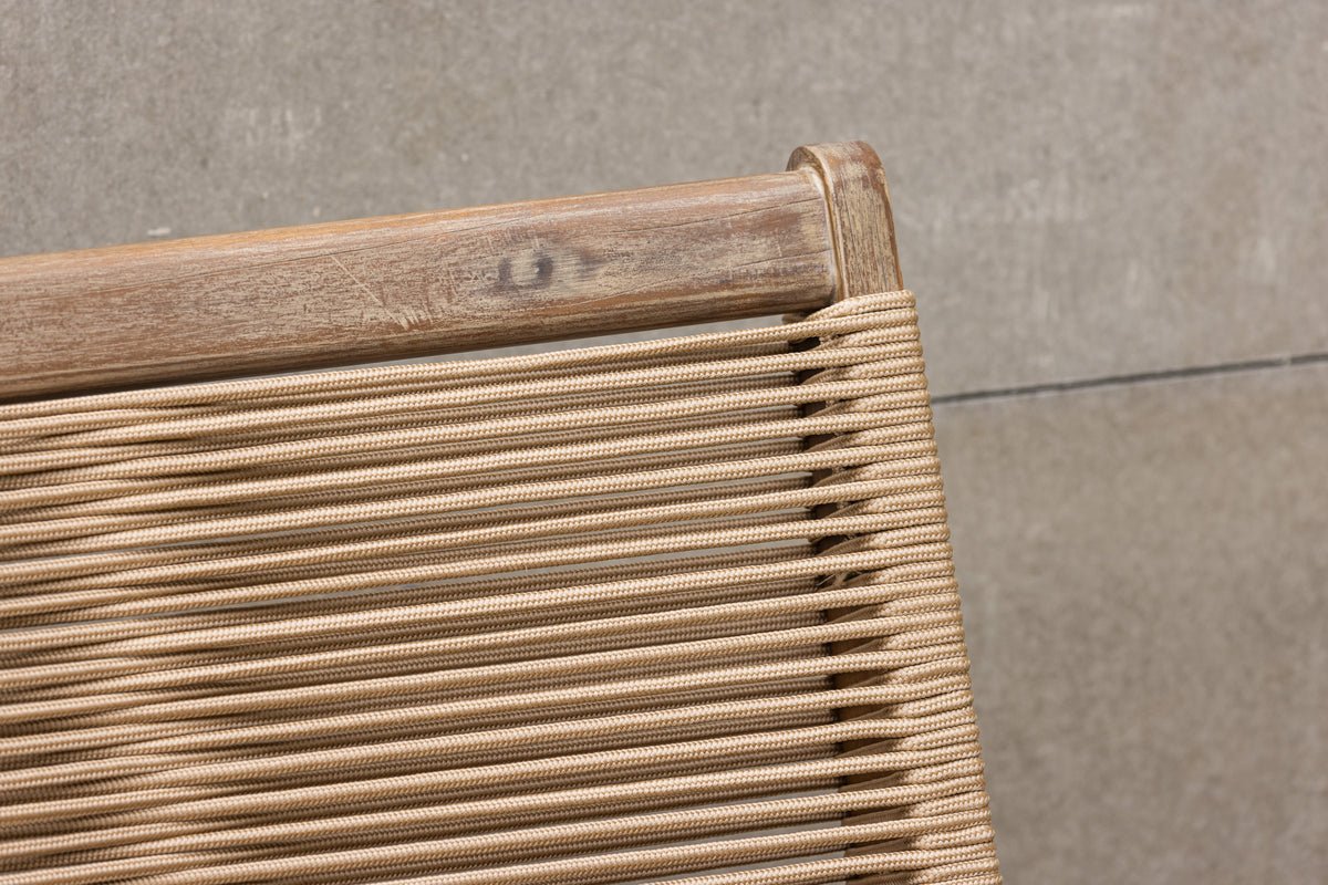 Záhradné lounge kreslo April - z hnedého akáciového dreva