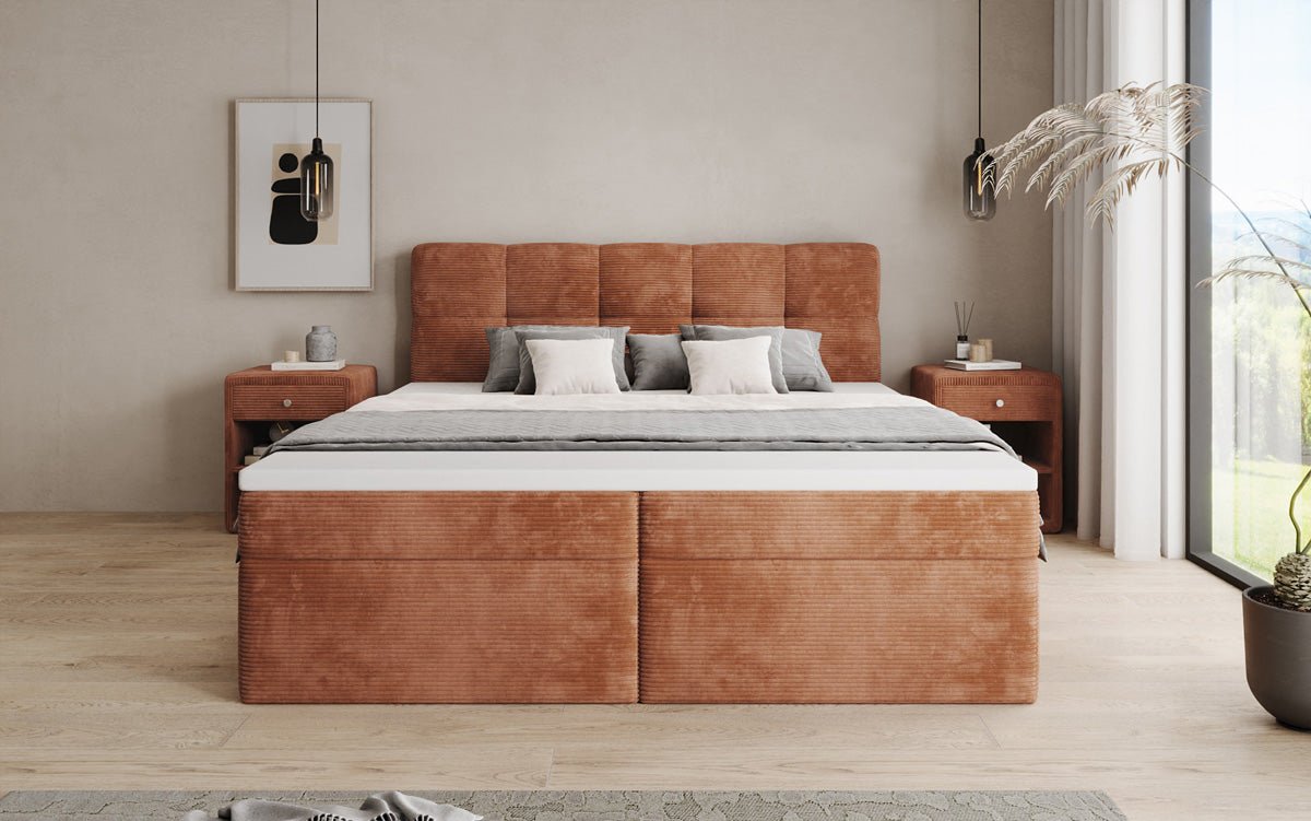 Boxspringová posteľ Cozy II v poťahu z látky Mančester s úložným priestorom