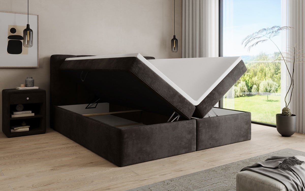 Boxspringová posteľ Cozy II v poťahu z látky Mančester s úložným priestorom