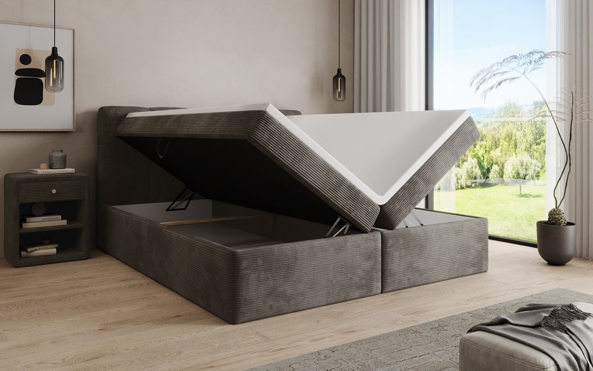 Boxspringová posteľ Cozy II v poťahu z látky Mančester s úložným priestorom