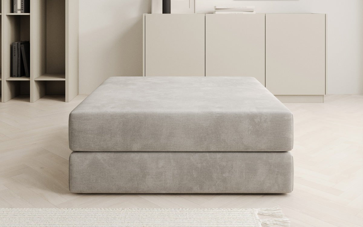 Pomocná stolička Lazy v zamatovom prevedení