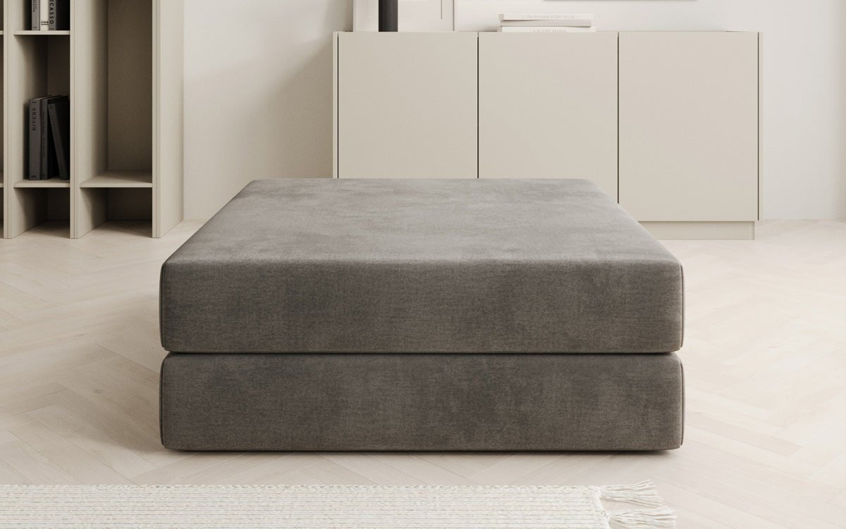 Pomocná stolička Lazy v zamatovom prevedení