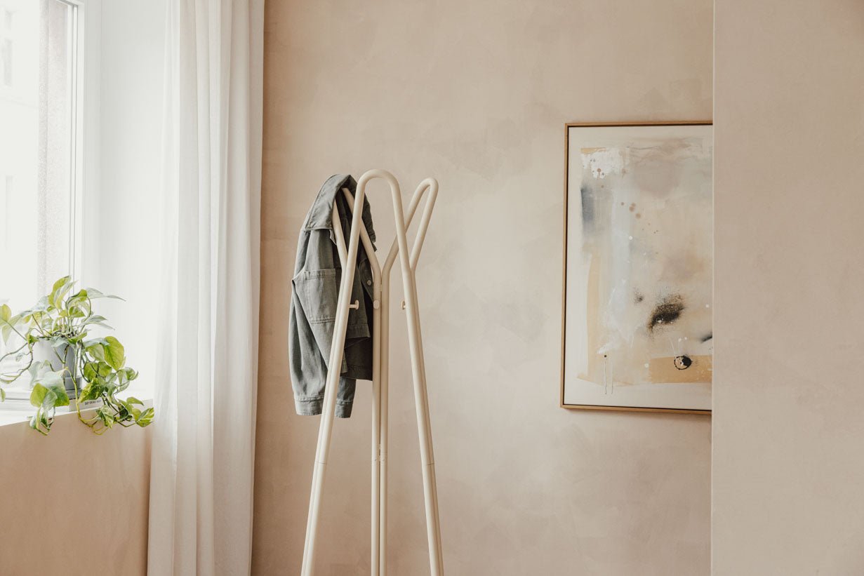 Garderoba Charles – minimalistický stojan na chodbu z ocele