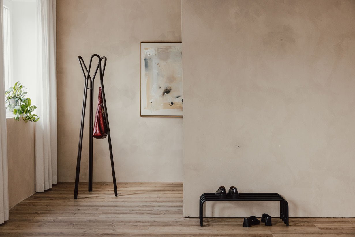 Garderoba Charles – minimalistický stojan na chodbu z ocele