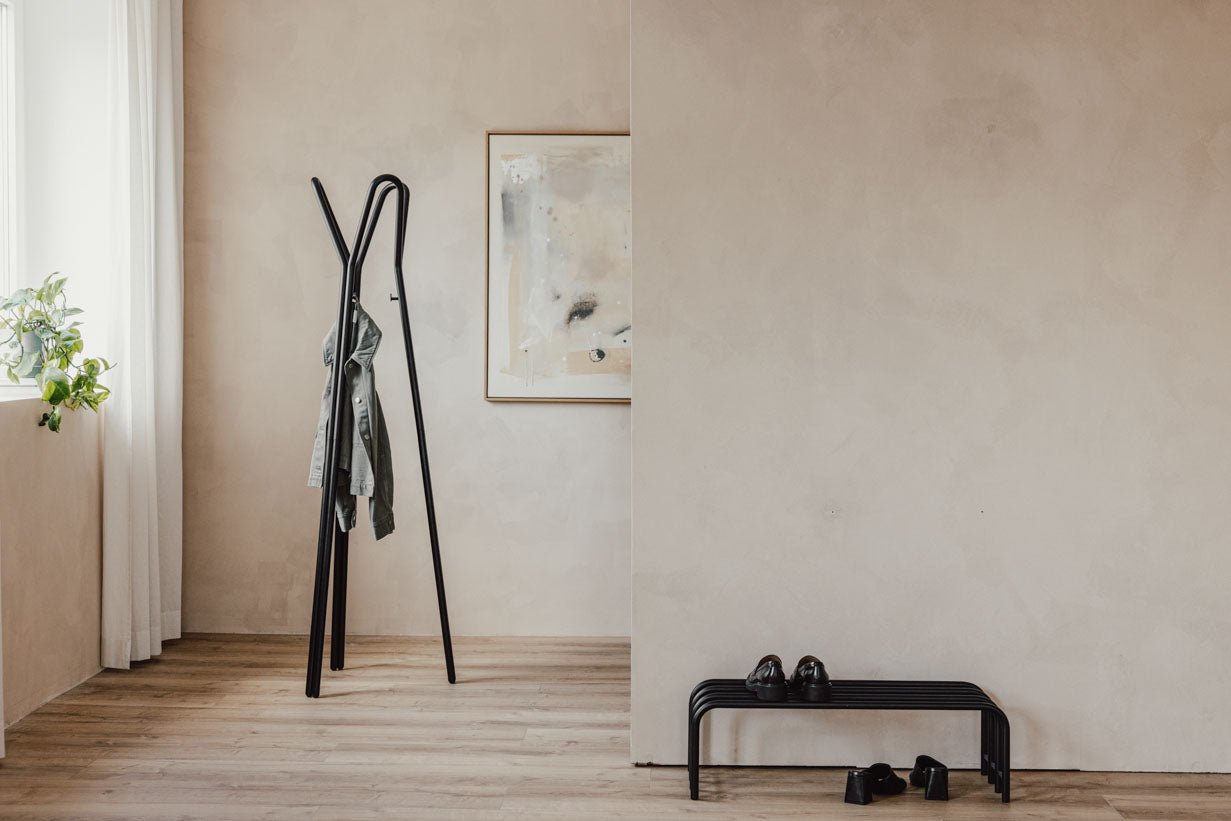 Garderoba Charles – minimalistický stojan na chodbu z ocele
