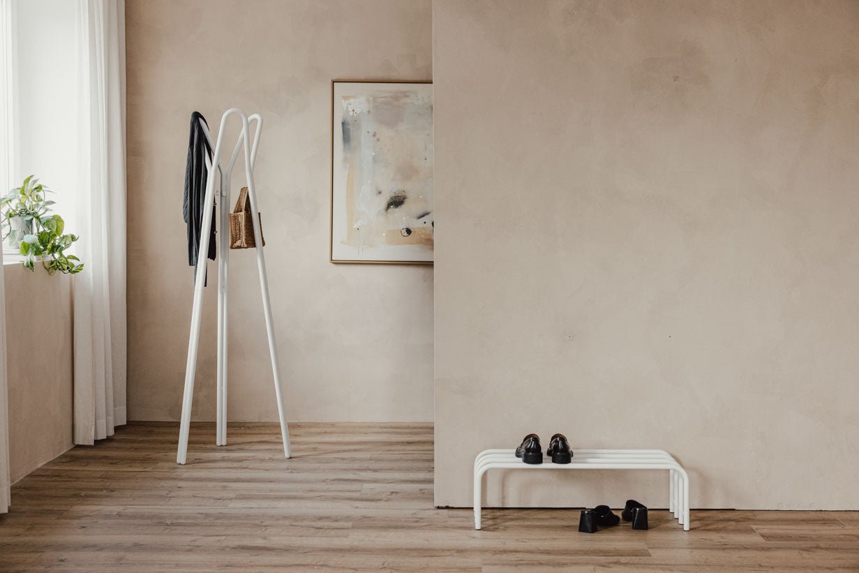 Garderoba Charles – minimalistický stojan na chodbu z ocele