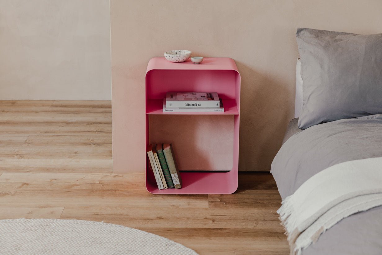 Nočný stolík Damio – minimalistický dizajn z práškovo lakovaného kovu