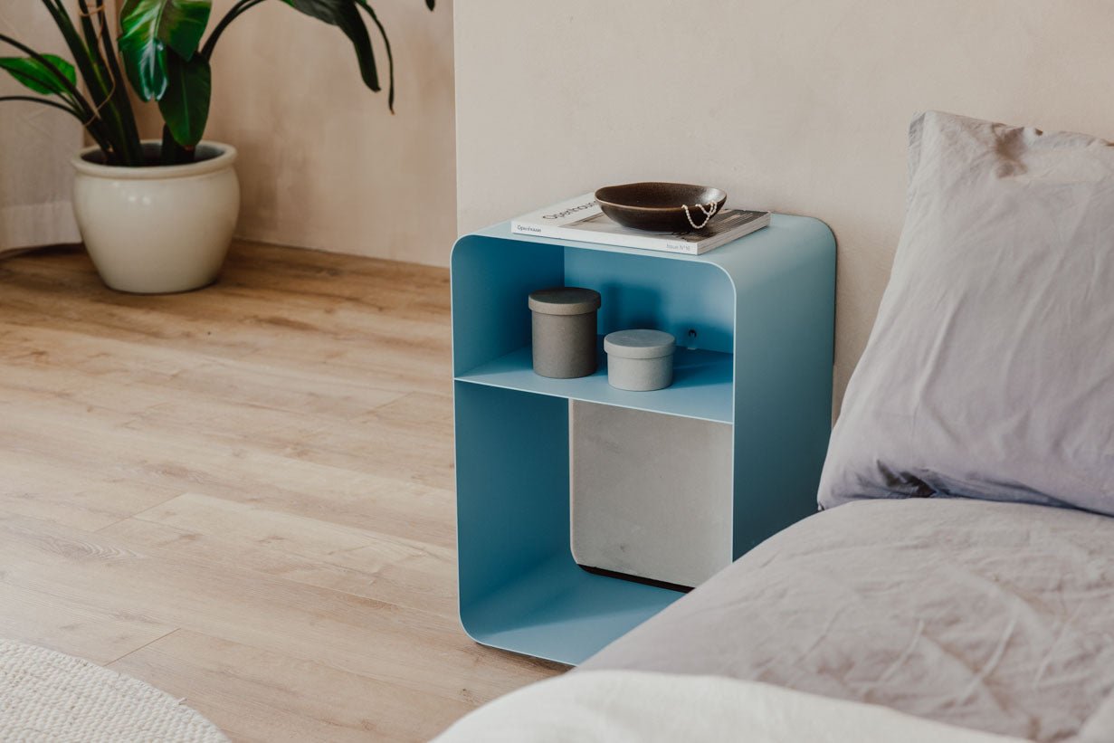 Nočný stolík Damio – minimalistický dizajn z práškovo lakovaného kovu