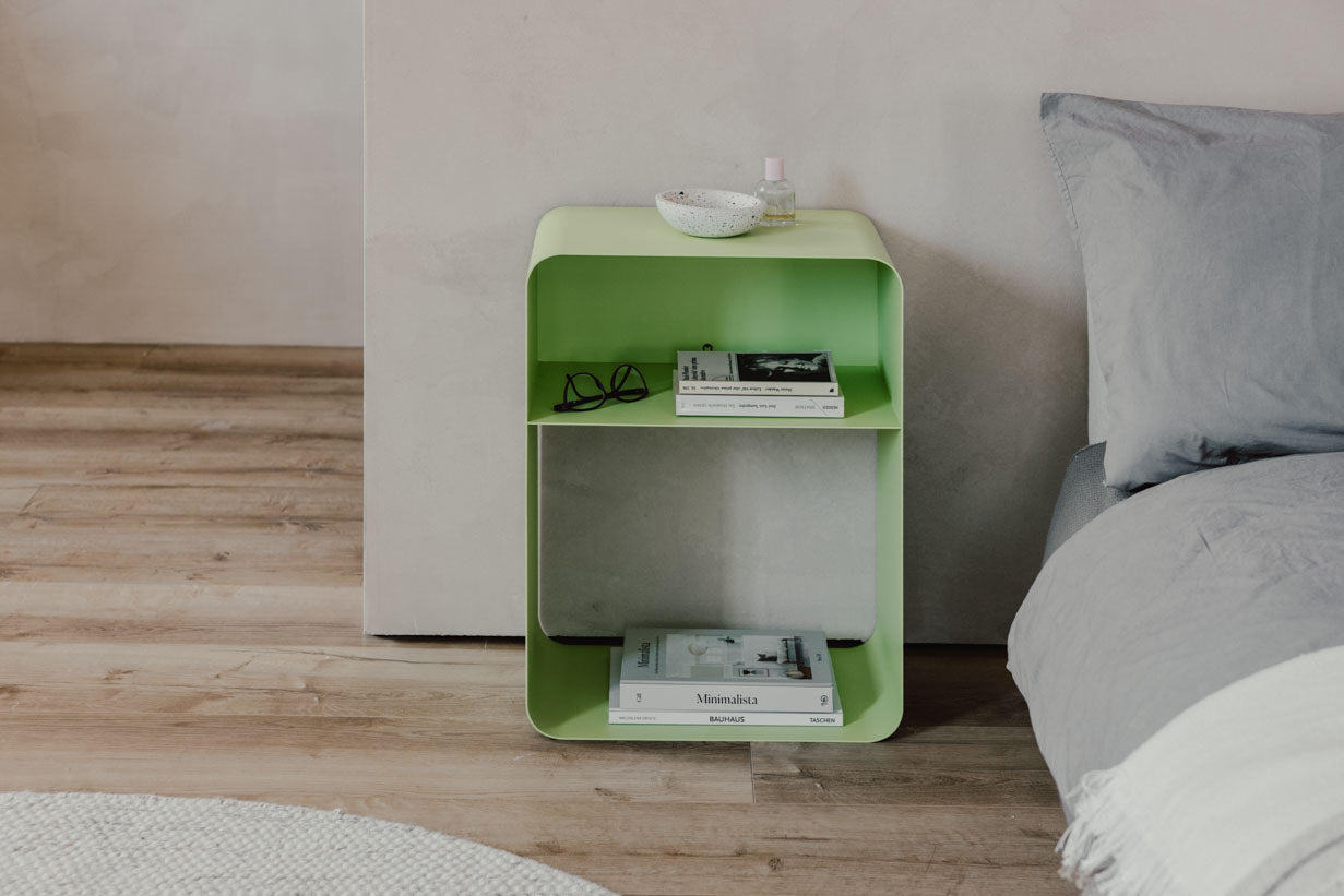 Nočný stolík Damio – minimalistický dizajn z práškovo lakovaného kovu