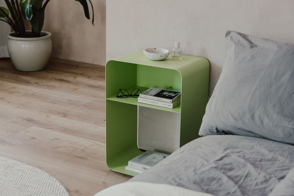 Nočný stolík Damio – minimalistický dizajn z práškovo lakovaného kovu