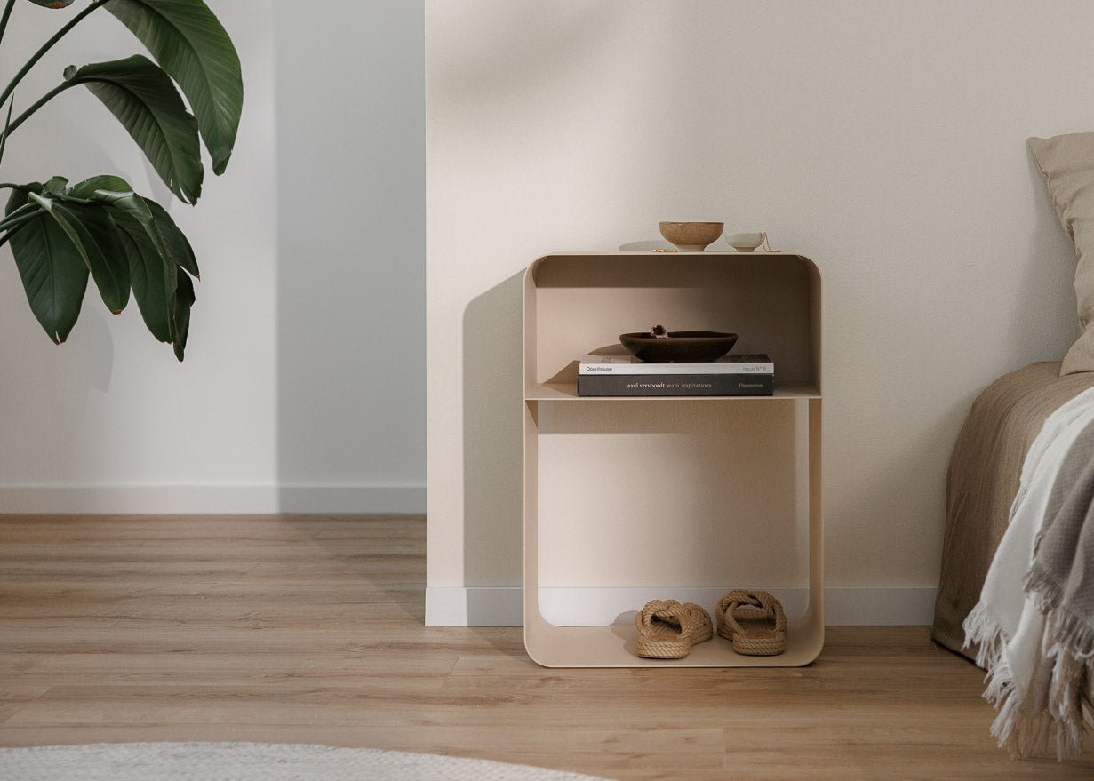 Nočný stolík Damio – minimalistický dizajn z práškovo lakovaného kovu