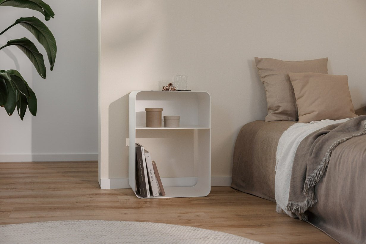 Nočný stolík Damio – minimalistický dizajn z práškovo lakovaného kovu