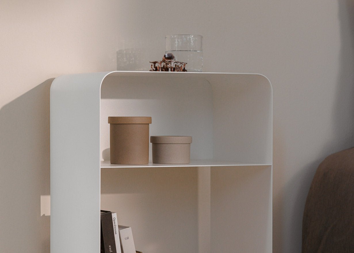 Nočný stolík Damio – minimalistický dizajn z práškovo lakovaného kovu