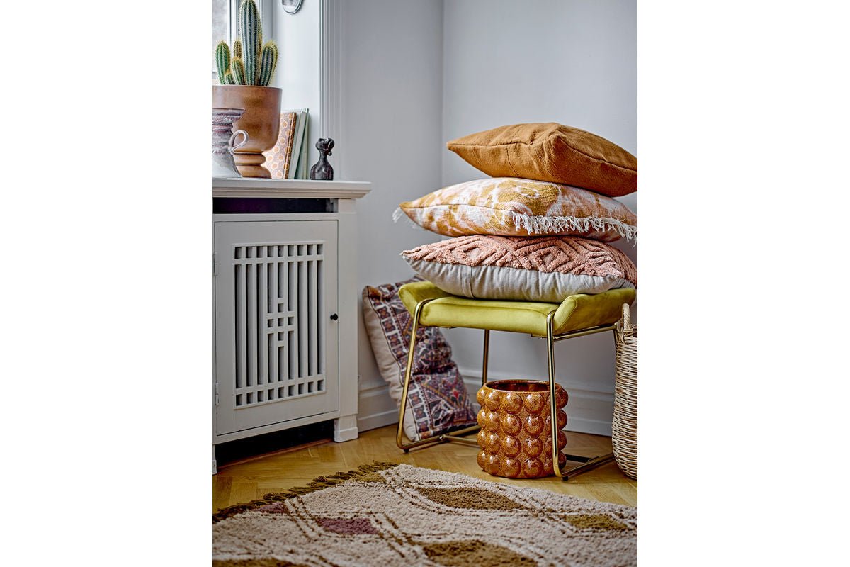 Kvetináč Avelin – Zvýšený kameninový kvetináč v teplej hnedej farbe