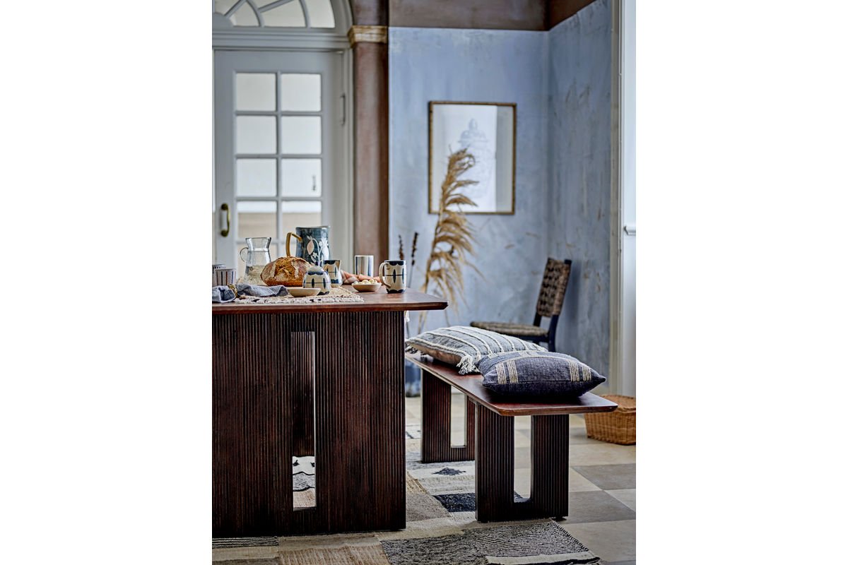 Krug Ameli – handdekoriertes Steingut in Blau