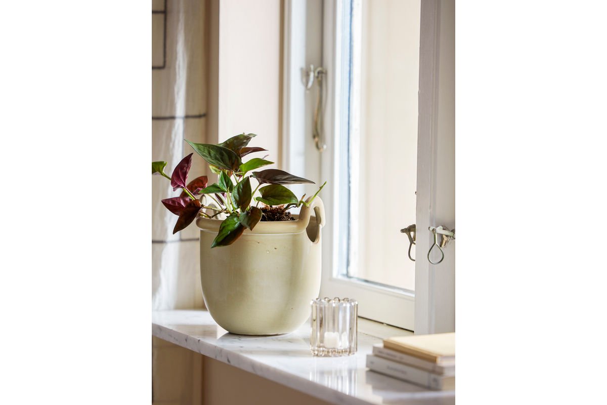 Kvetináč Fjell – Severský kameninový dizajn v prírodnej sivej