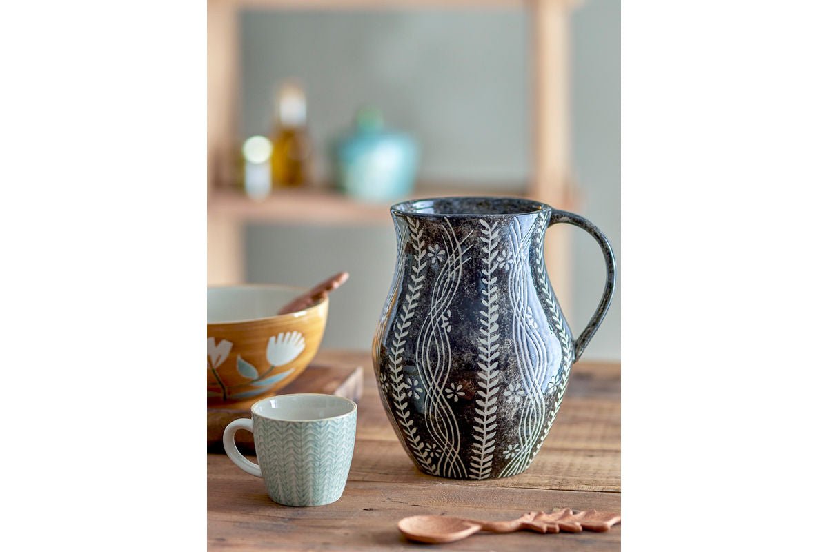 Krug Naira – handbemaltes Steingut in Schwarz