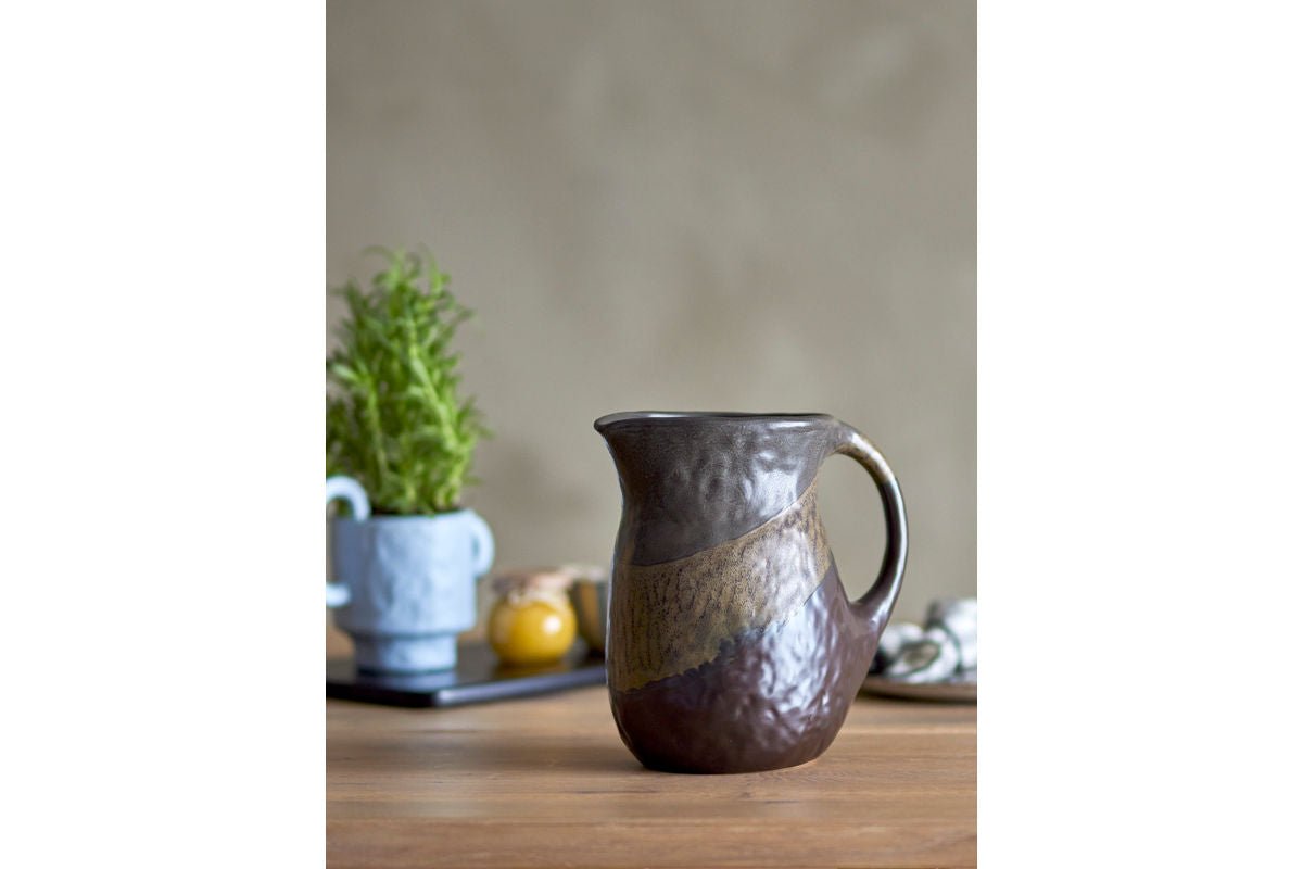 Džbán Mella – kamenina s retro glazúrou v hnedej