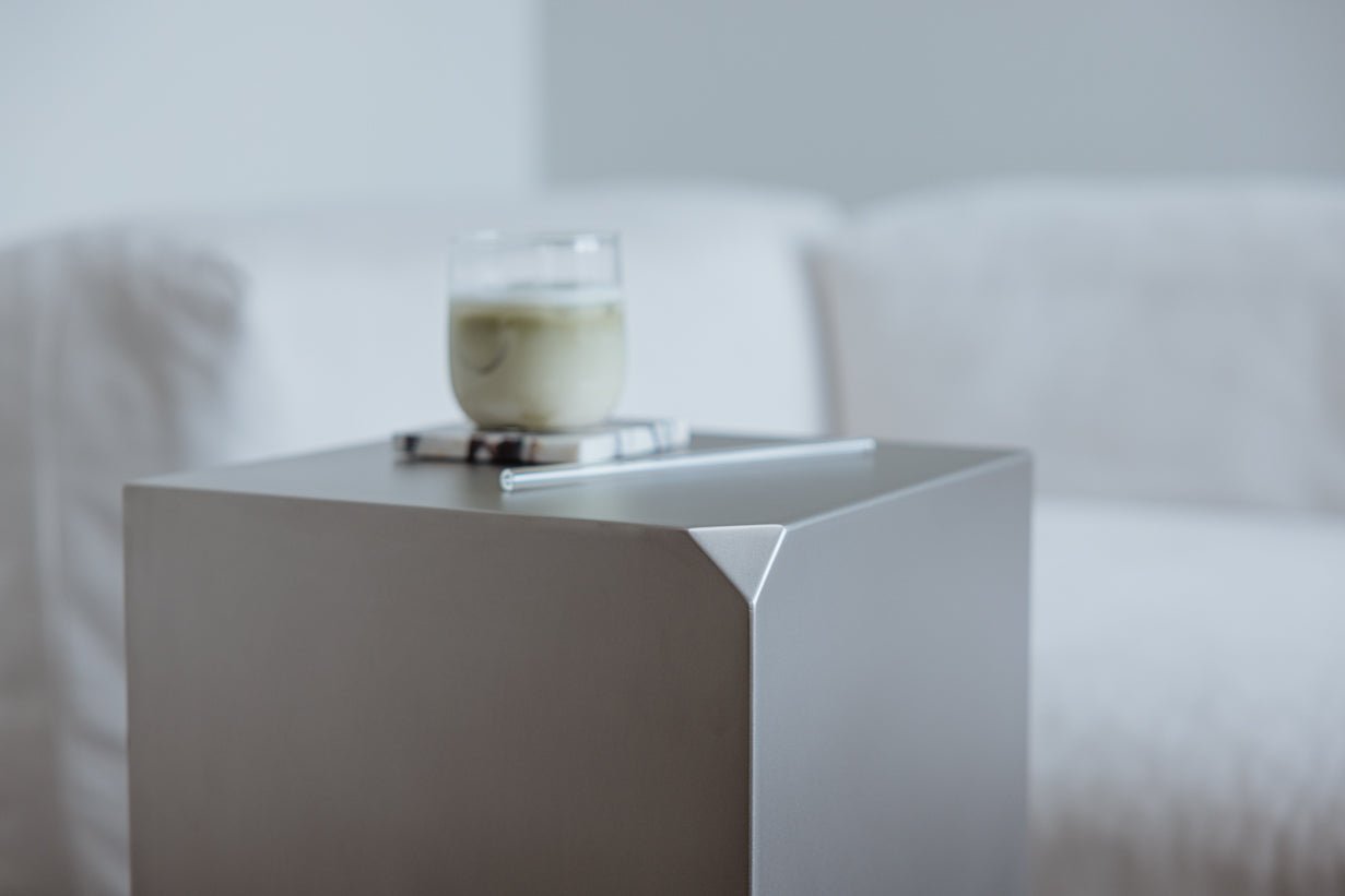 Prístavný stolík/nočný stolík RAW C – nerezový kocka s integrovanou poličkou