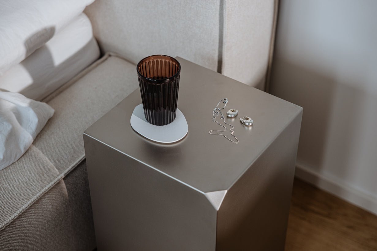 Prístavný stolík/nočný stolík RAW C – nerezový kocka s integrovanou poličkou