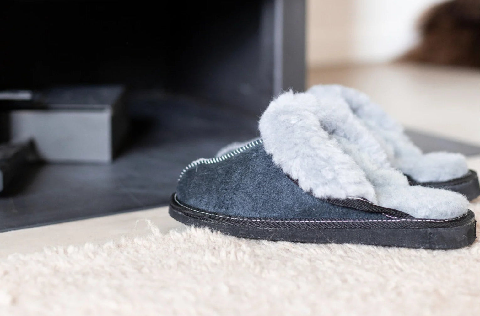 Dámske papuče Nuvia z pravého baranieho rúna v sivej farbe