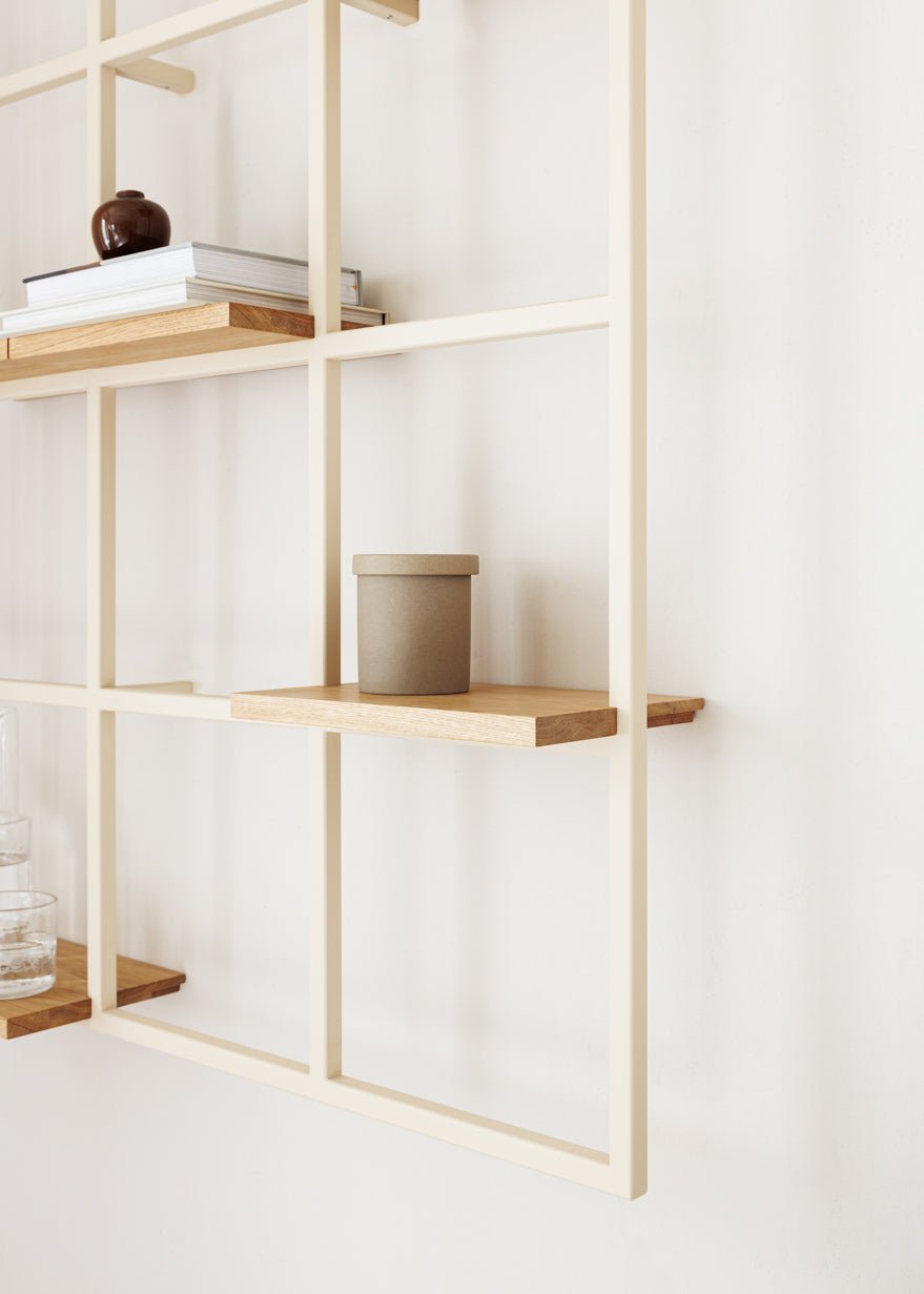 Nástenný regál Rivo – flexibilný kovový regál so zasúvacím systémom